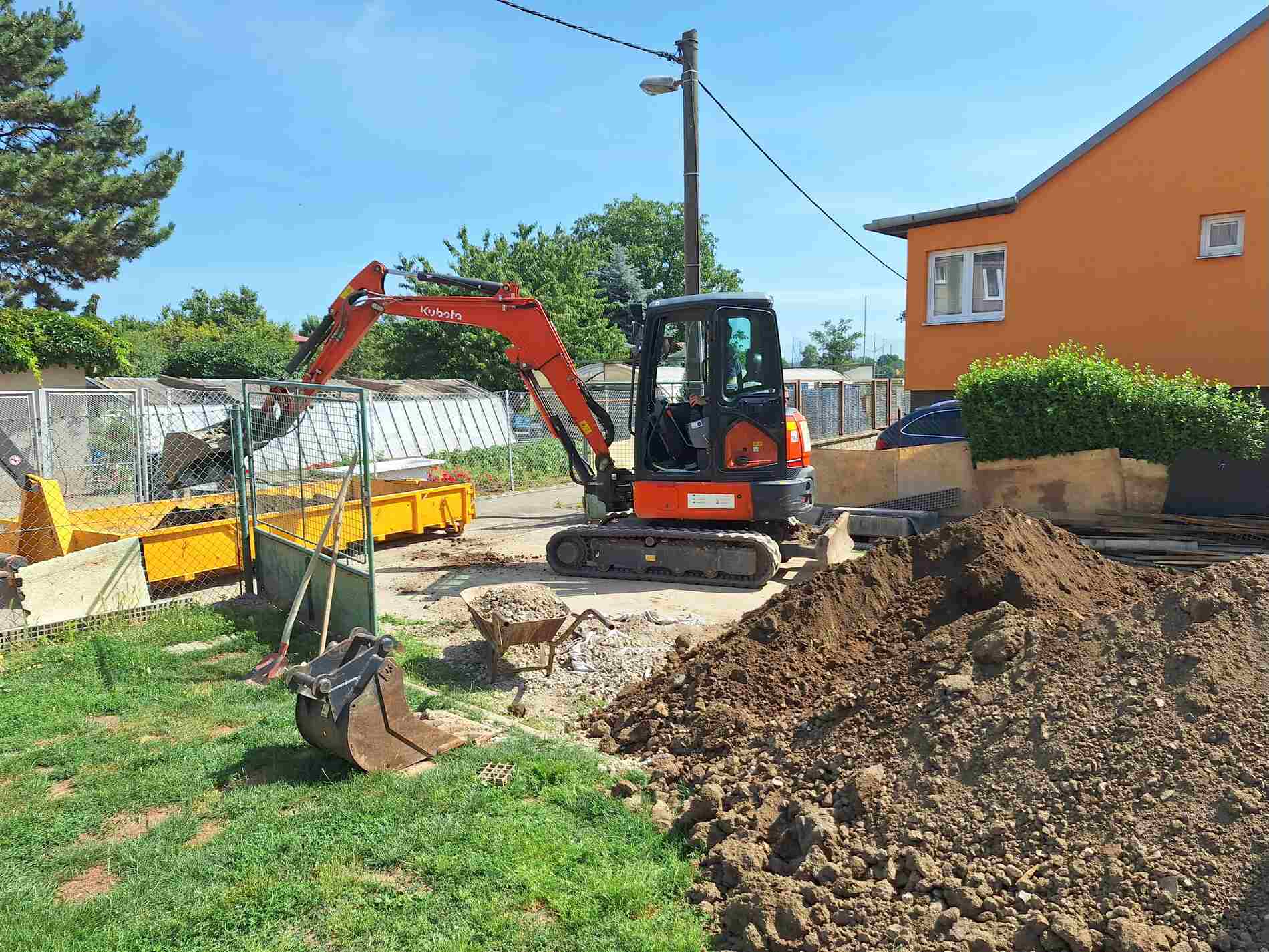 Parkovací stání u RD Brno, ul. Kšírova